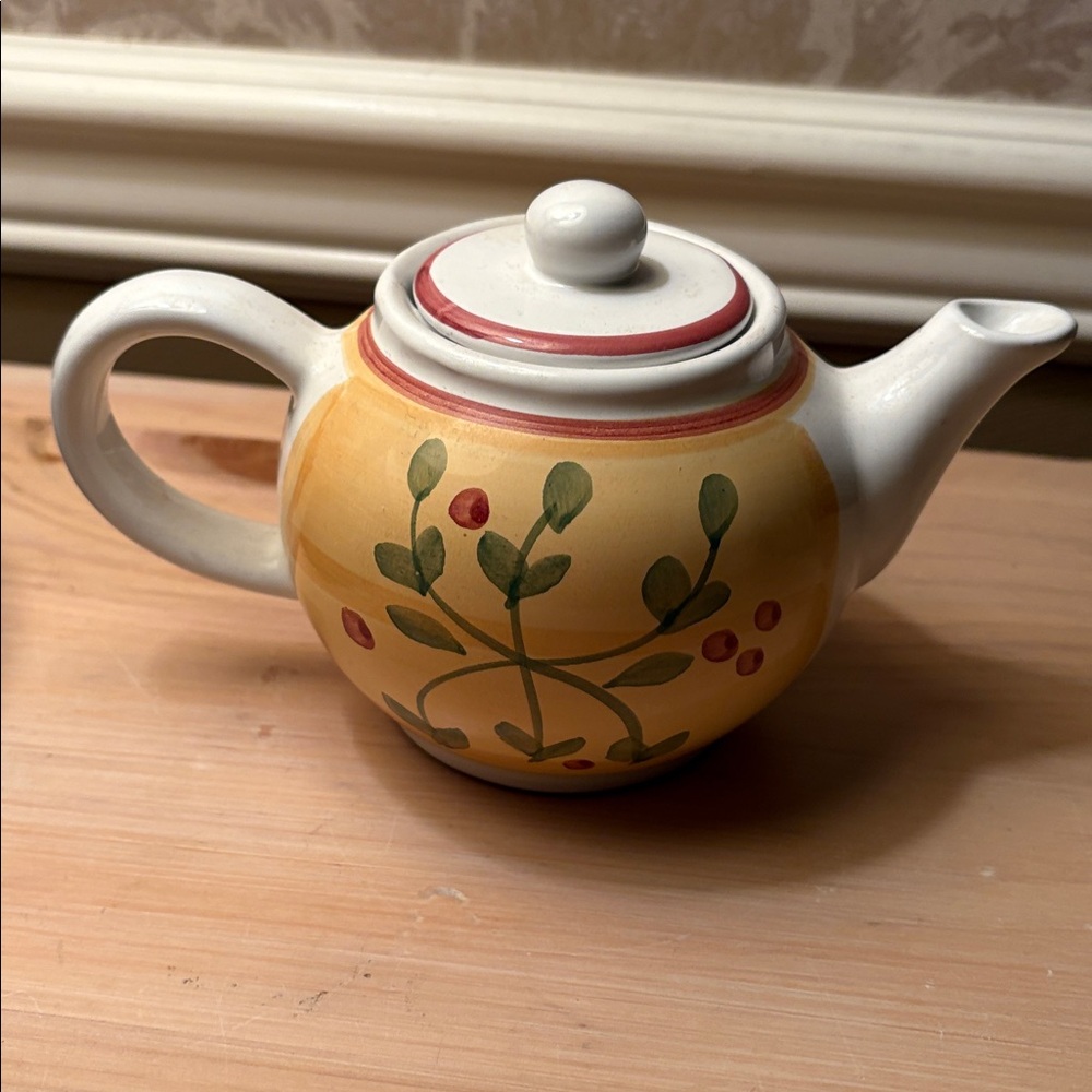 Two Ceramic tea pots - Picture 5 of 8